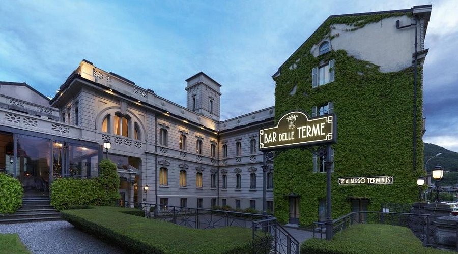 Albergo Terminus ivy-covered building
